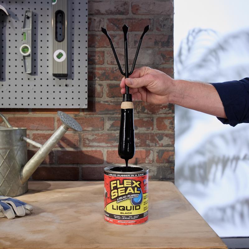 Flex Seal Family of Products Flex Seal Black Liquid Rubber Sealant Coating 32 fl. oz.