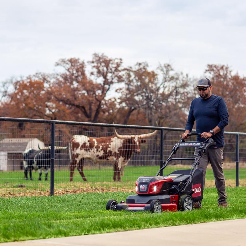 Toro eTimeMaster 30 in. 60 V Battery Self-Propelled Lawn Mower Kit (Battery & Charger)