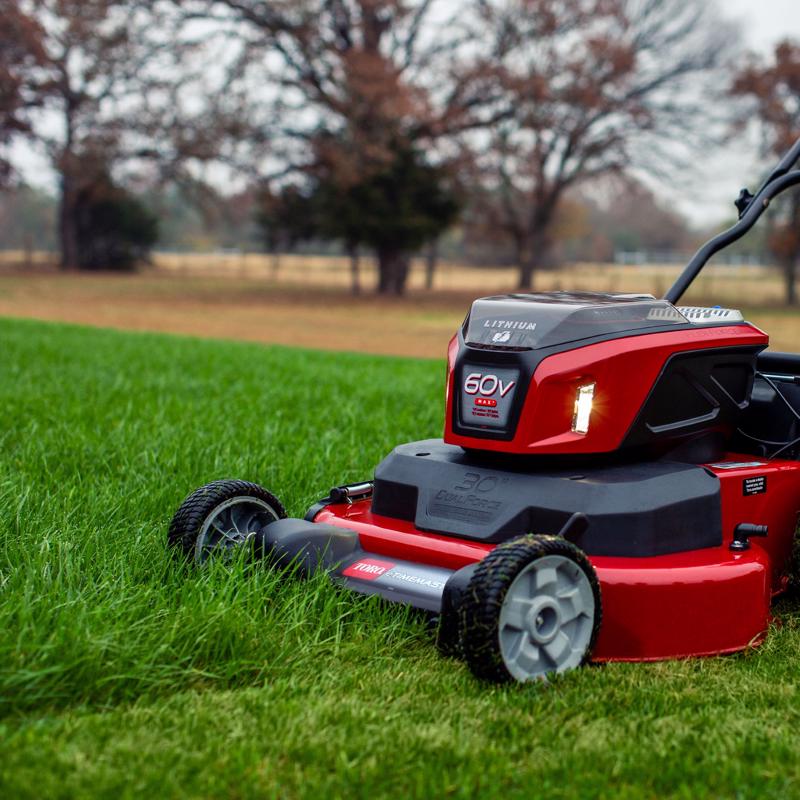Toro eTimeMaster 30 in. 60 V Battery Self-Propelled Lawn Mower Kit (Battery & Charger)