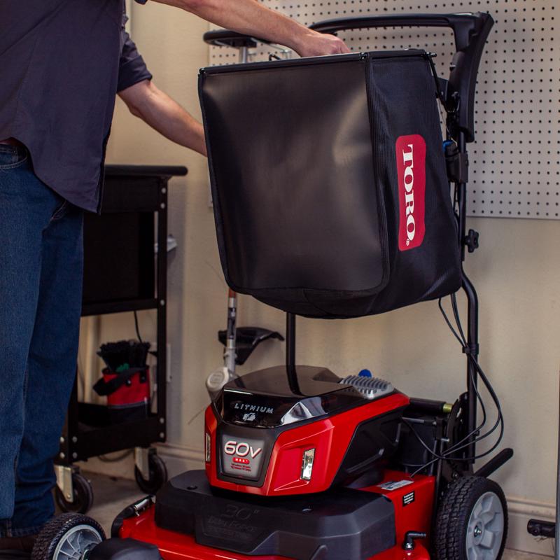 Toro eTimeMaster 30 in. 60 V Battery Self-Propelled Lawn Mower Kit (Battery & Charger)