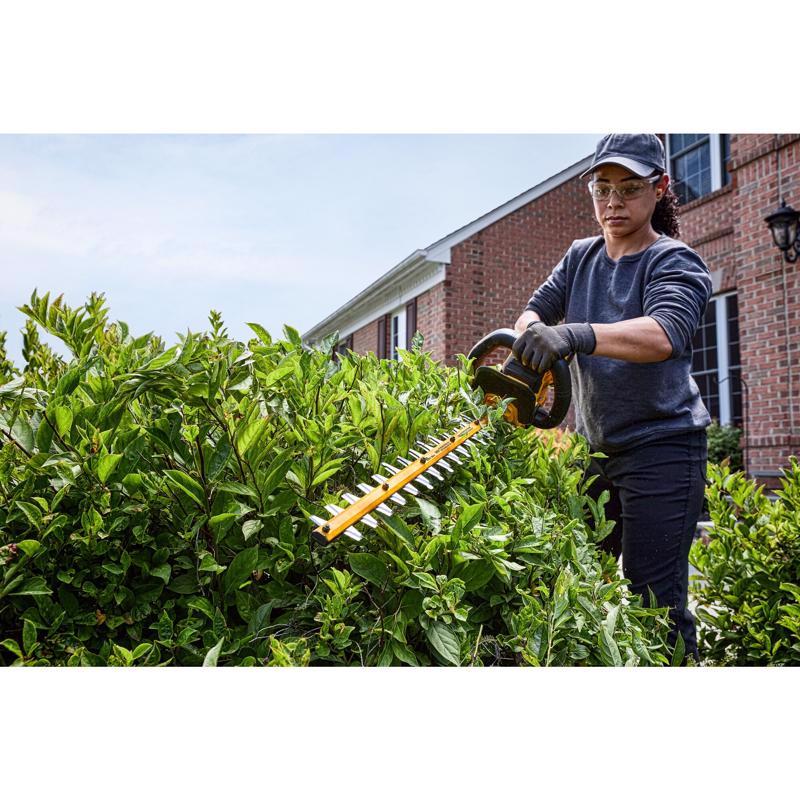 DeWalt 60V MAX DCHT870T1 26 in. 60 V Battery Hedge Trimmer Kit (Battery & Charger)