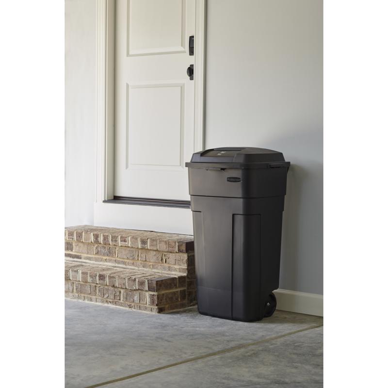 Rubbermaid Roughneck 34 gal Black Plastic Wheeled Garbage Can Lid Included