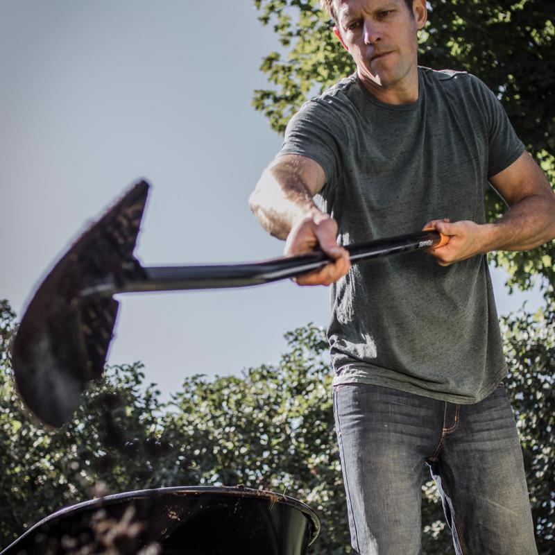 Fiskars 57.5 in. Steel Digging Shovel Steel Handle