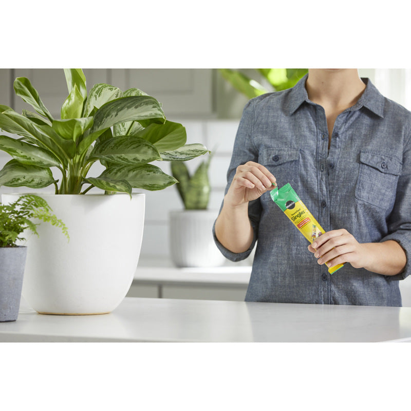 Miracle-Gro Pour & Feed Liquid Plant Food 2 oz