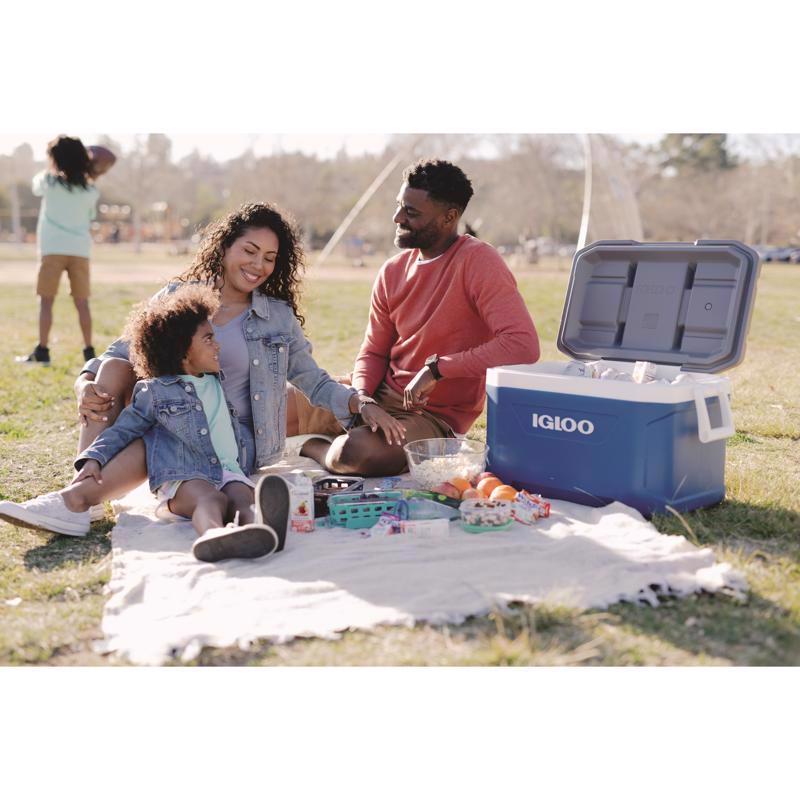 Igloo Latitude 52 Blue 52 qt Hard Cooler