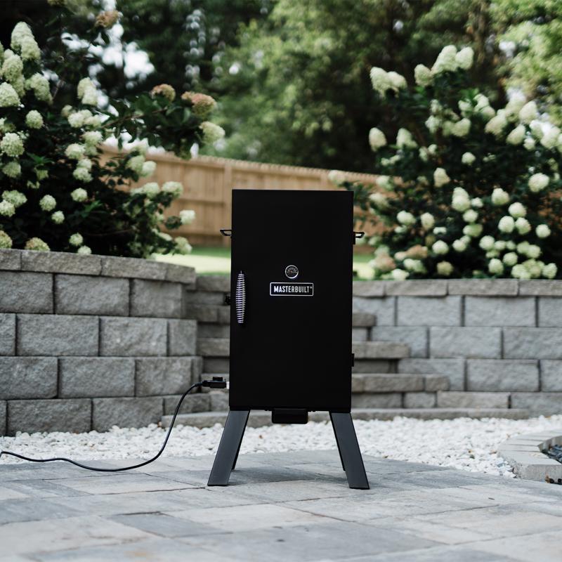 Masterbuilt Analog Wood Chips Vertical Smoker Black