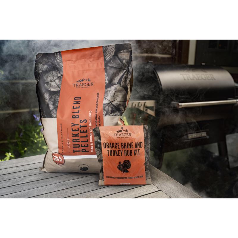 Traeger Turkey Blend Hardwood Pellets with Brine Kit All Natural Maple/Hickory 18 lb