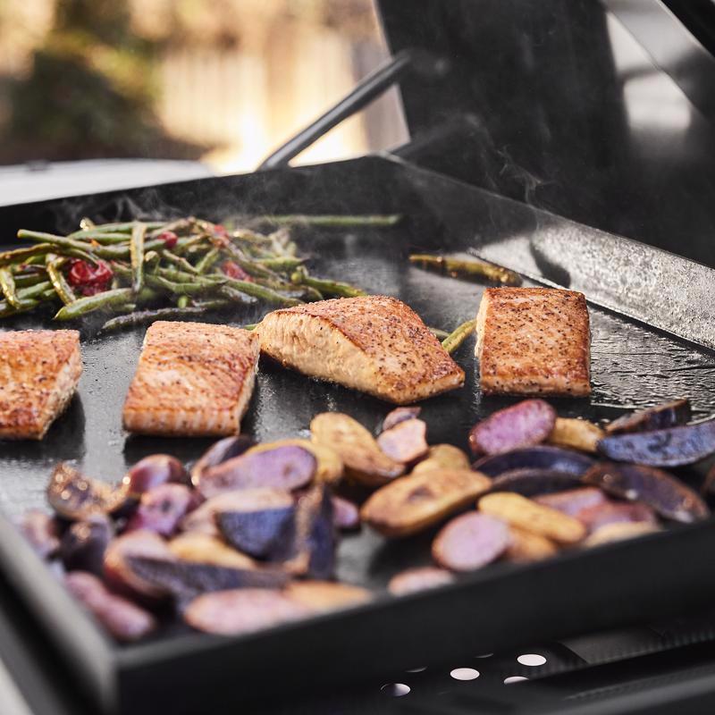 Weber Slate 30" Rust-Resistant 3 Burner Liquid Propane Outdoor Griddle Black