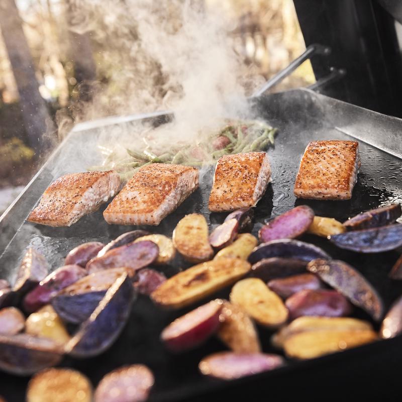 Weber Slate 36" Rust-Resistant 4 Burner Liquid Propane Digital Thermometer Outdoor Griddle Black