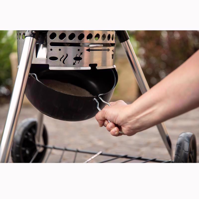 Weber 26 in. Master-Touch Charcoal Grill Black