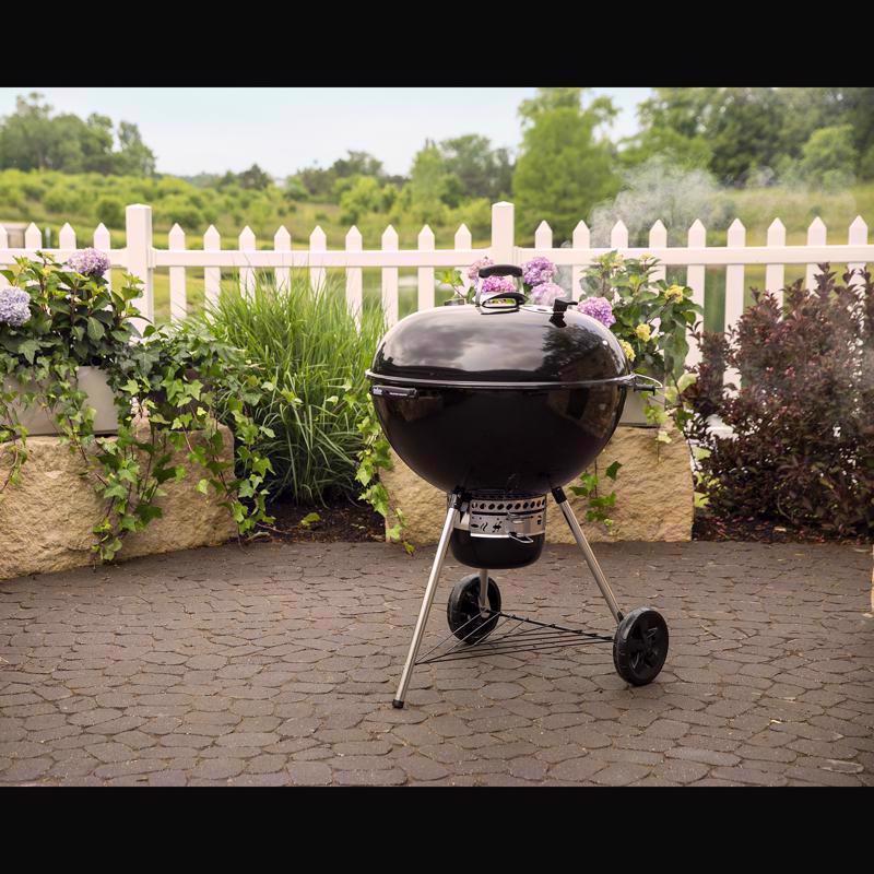 Weber 26 in. Master-Touch Charcoal Grill Black