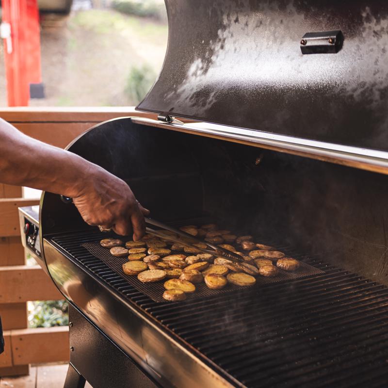 Recteq Fiberglass Grilling Mesh Sheet 16 in. L X 16 in. W