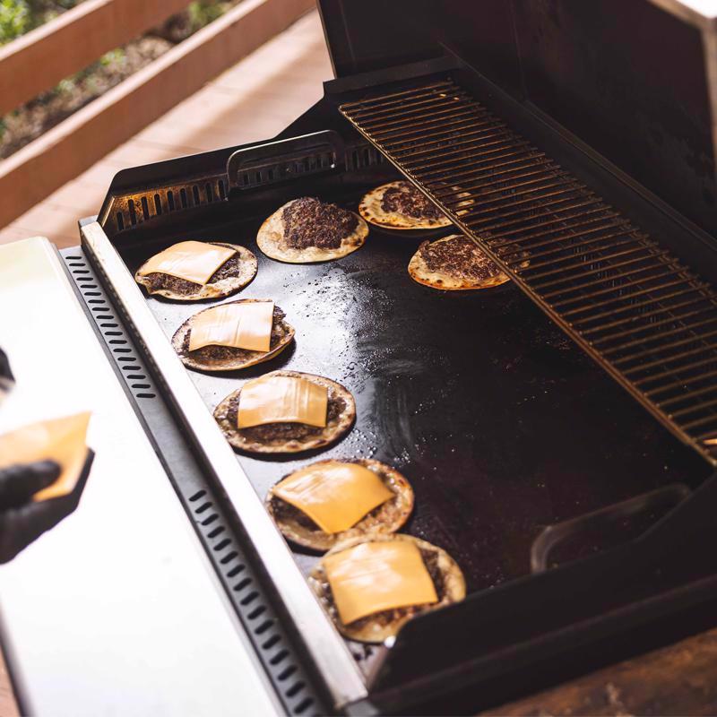 Recteq SmokeStone 600 Wood Pellet WiFi Pellet Griddle Black/Silver