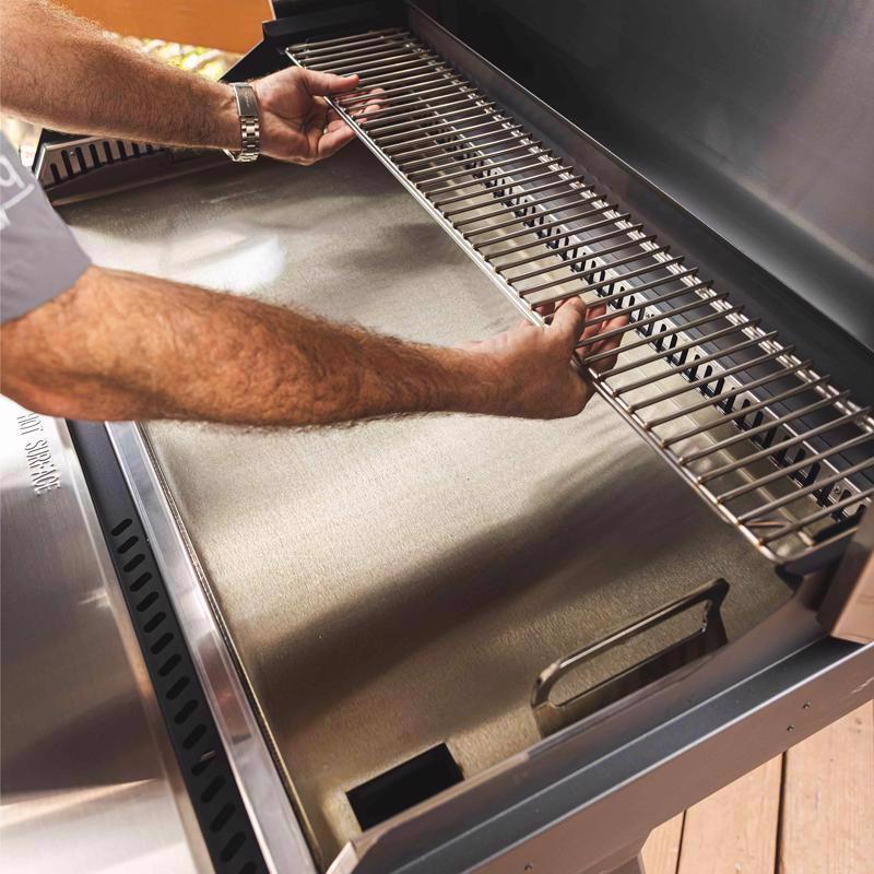 Recteq SmokeStone 600 Wood Pellet WiFi Pellet Griddle Black/Silver