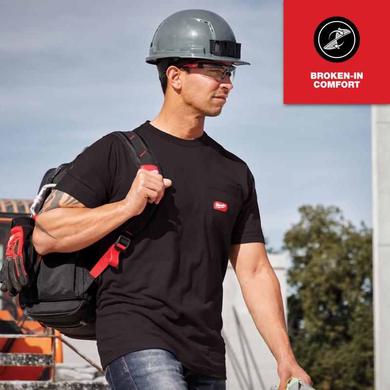 Milwaukee Gridiron M Short Sleeve Men's Round Neck Black Tee Shirt