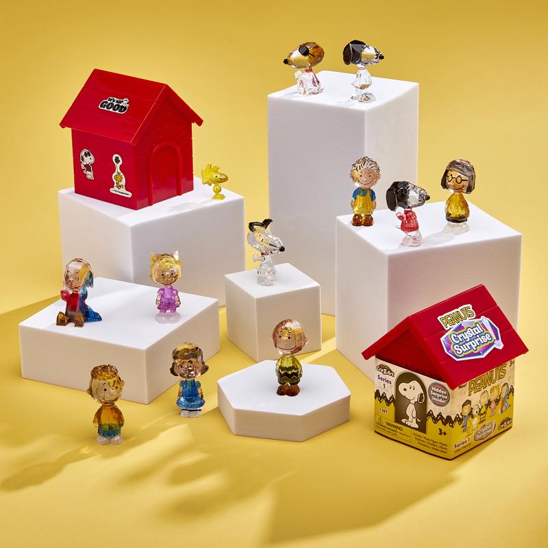 Cra-Z-Art Peanuts Crystal Surprise Dog House and Figure Toy